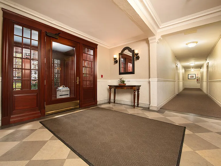64 Queensberry St #101 — Photo 10