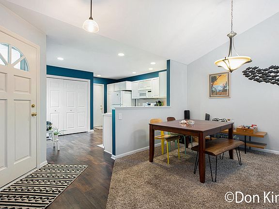 3rd image of 2224 Meadowglen Dr NE