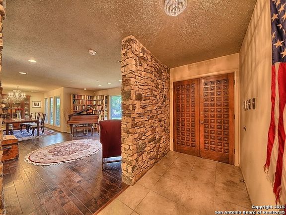 4th image of 204 Sir Arthur Ct
