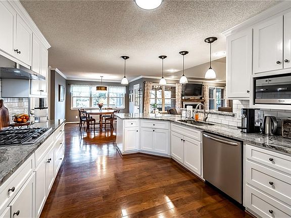 4th image of 772 Woodstock Rd