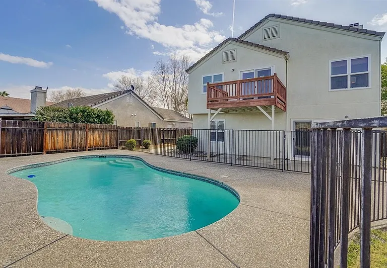 1561 Spring Ct — Photo 8