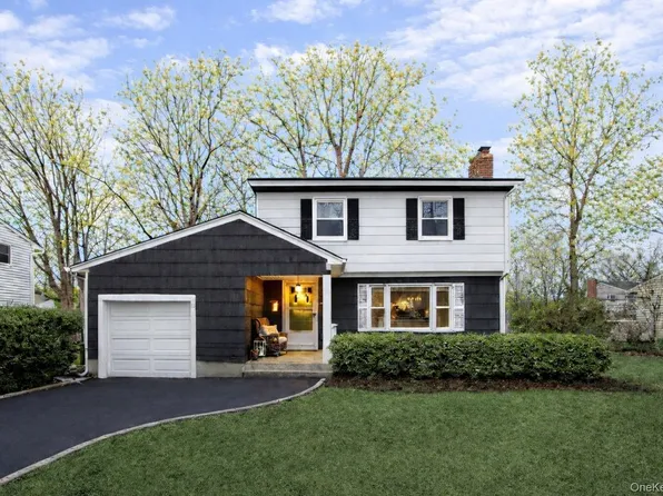 31 Munson Court, Melville, NY 11747