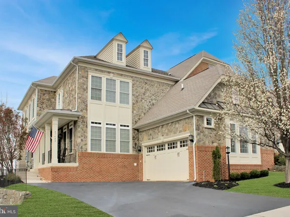 47640 Paulsen Sq, Sterling, VA 20165