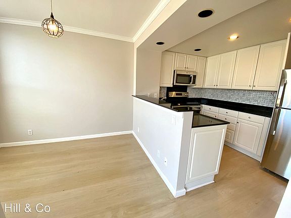 5th image of 2040 Franklin St APT 1007