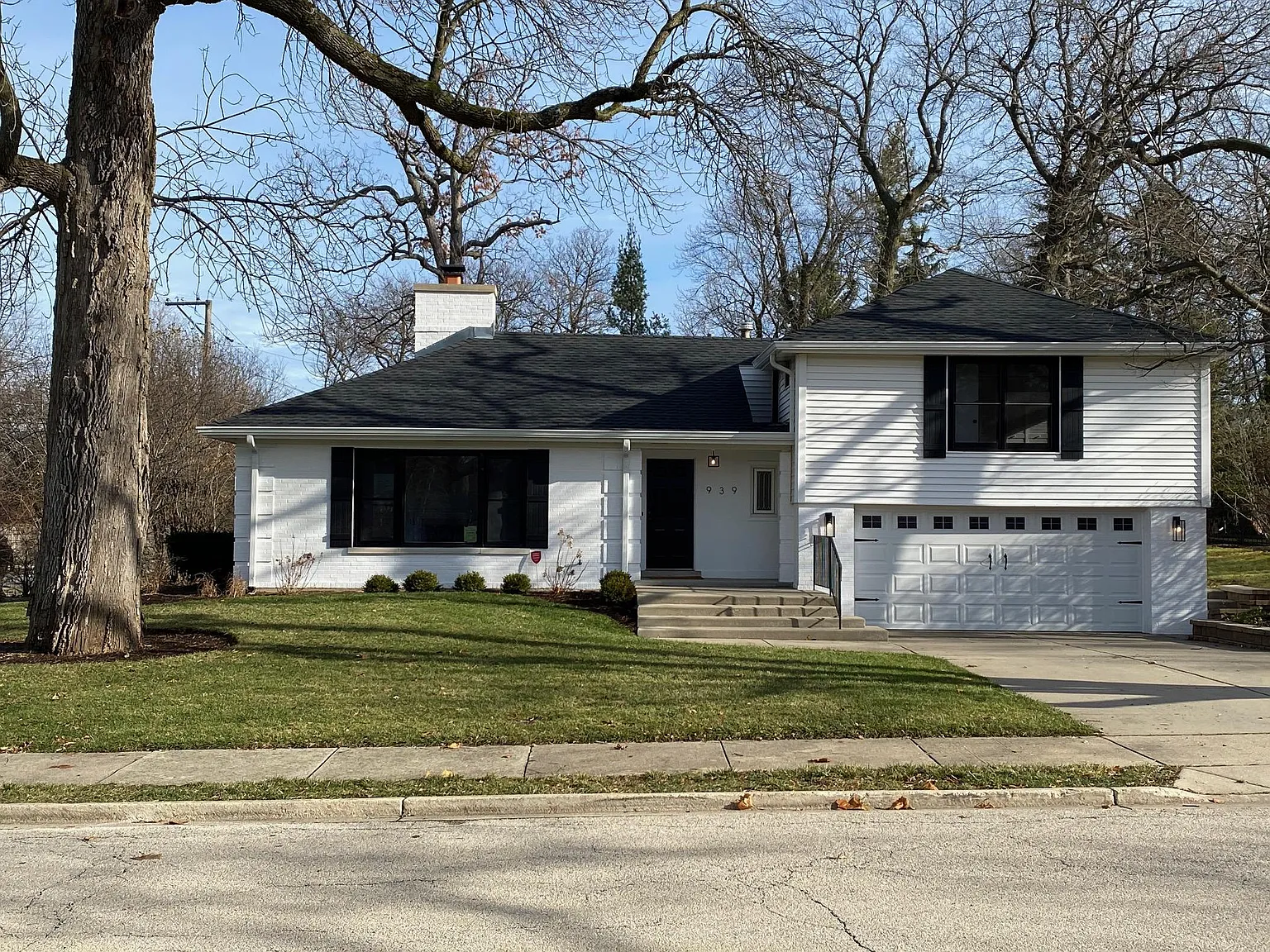 939 Westcliff Ln photo 1