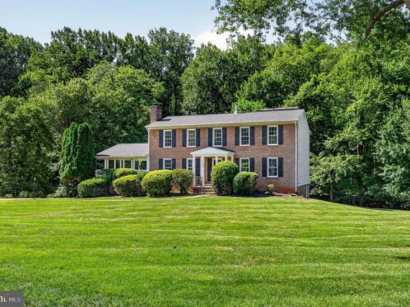 11305 Hunt Farm Ln, Oakton, VA 22124