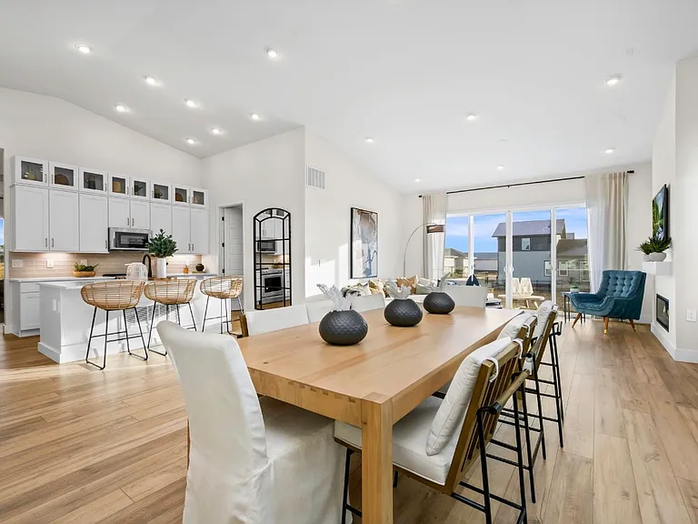 3010 Helmsman St — Photo 10