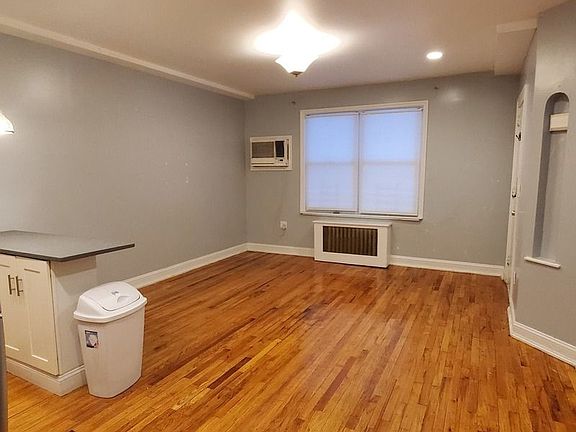 4th image of 30-60 49th St #1R