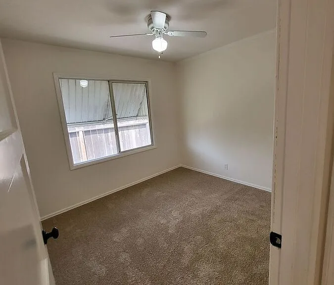 555 W Whittier Ave — Photo 27