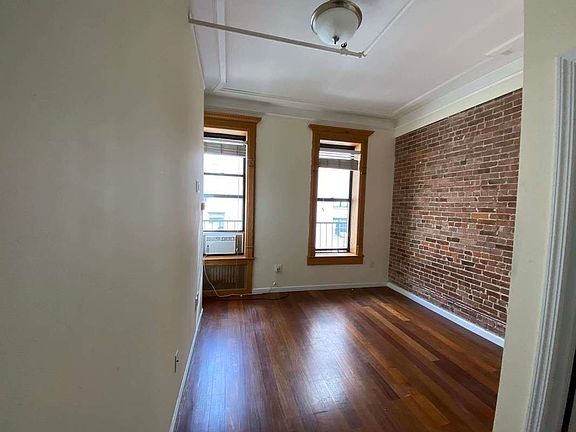 2nd image of 73 W 71st St #3C12