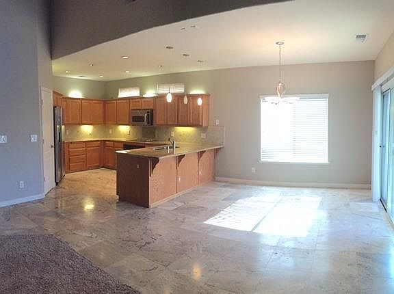 5th image of 2806 E Palisade Dr