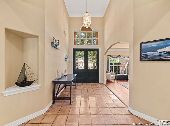 4th image of 40 Courtside Cir