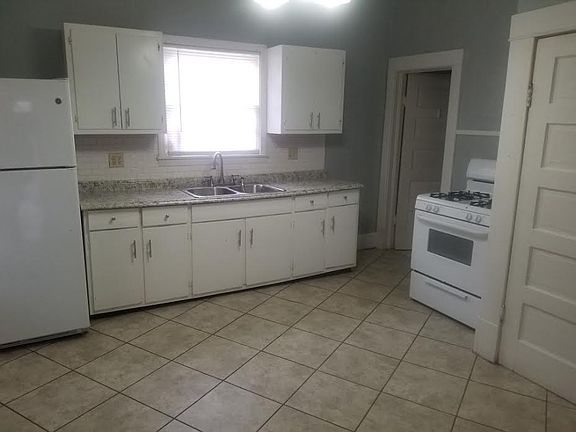 5th image of 945 Lafayette St