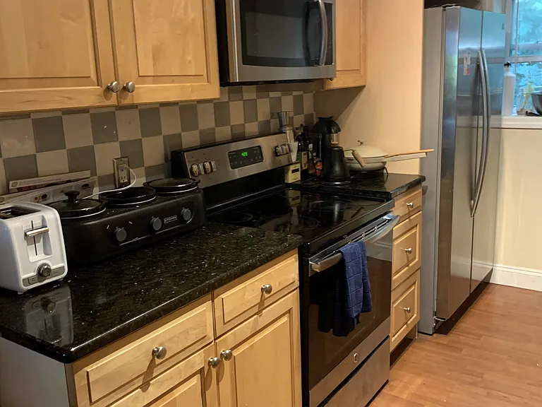 180 Newton St #3 — Photo 1