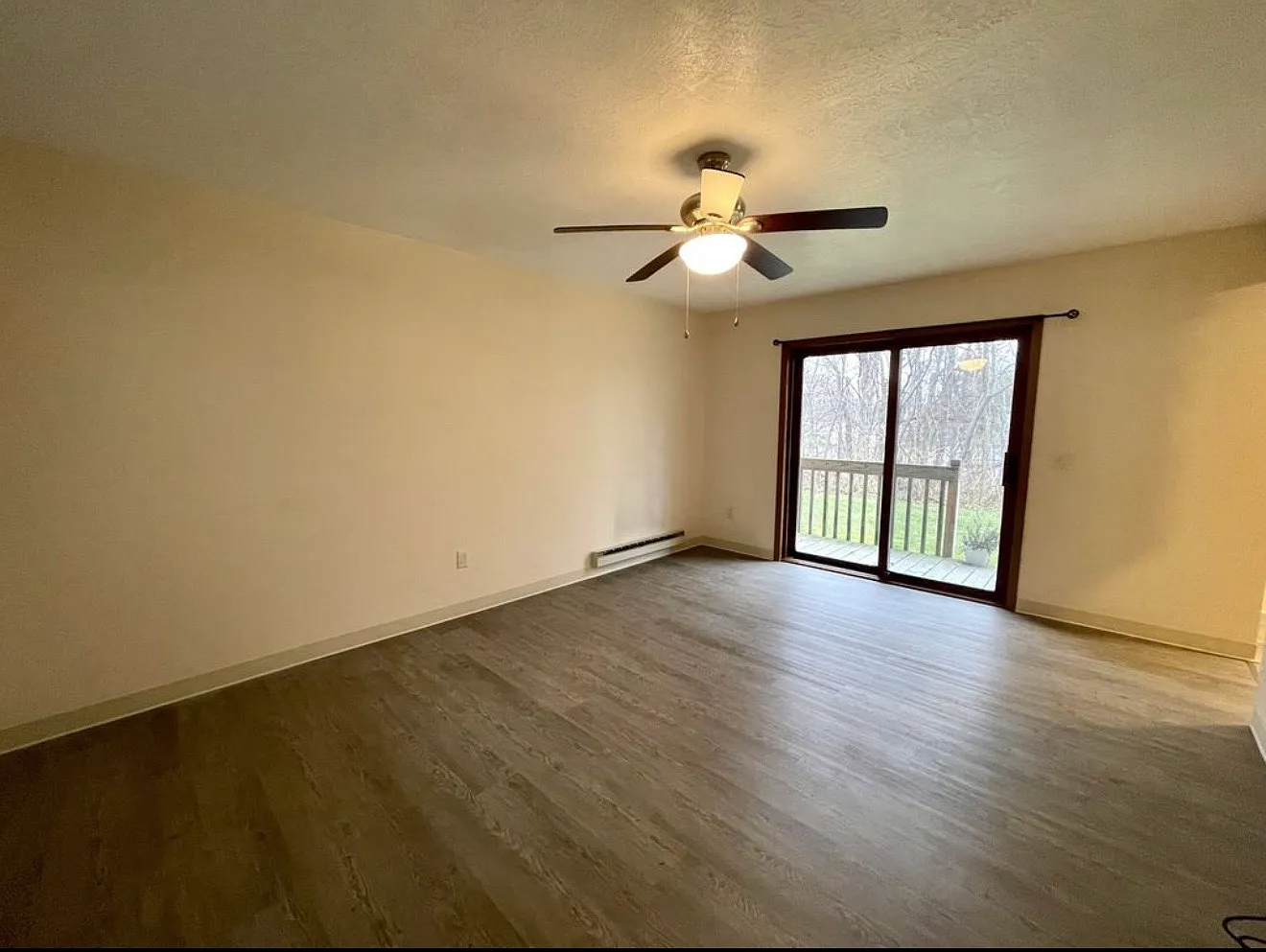 2 bed, 1000 sqft, $1,250 — Photo 2