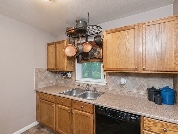 3rd image of 4041 E 27th St