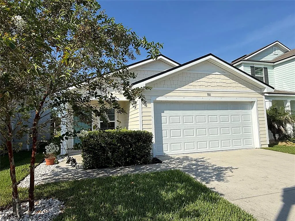 3 bed, 2.0 bath, 1402 sqft, $1,900 — Photo 2