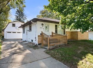 2740 Bennett Ave, Des Moines, IA 50310
