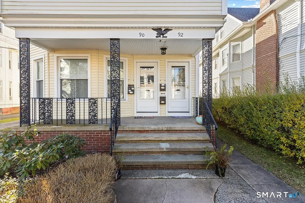 2 bed, 1.0 bath, 1300 sqft, $2,000 — Photo 2