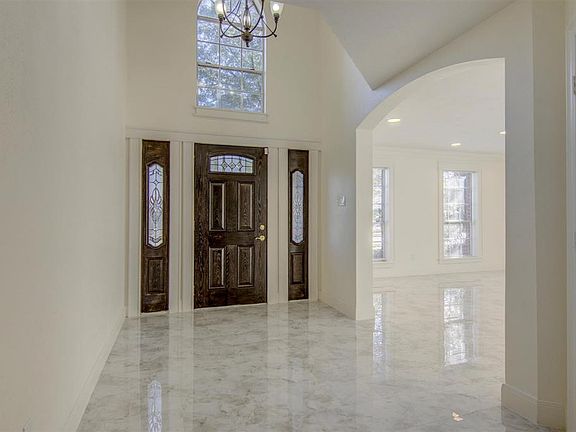3rd image of 102 Black Walnut Dr