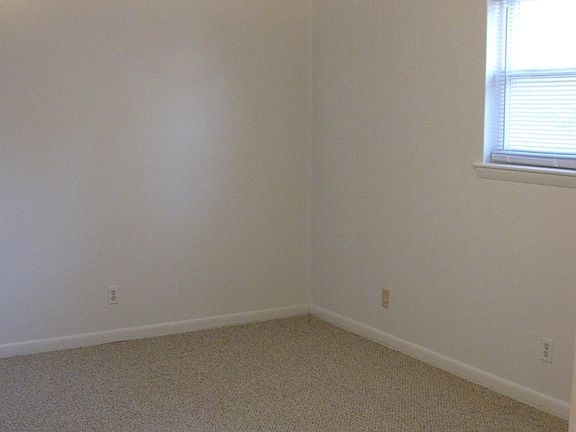 3rd image of 427 King George Ave SW #8