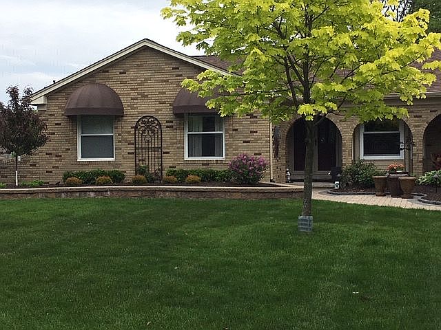 1st image of 38089 Bloomfield Dr
