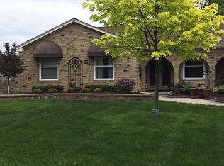 38089 Bloomfield Dr, Livonia, MI 48154