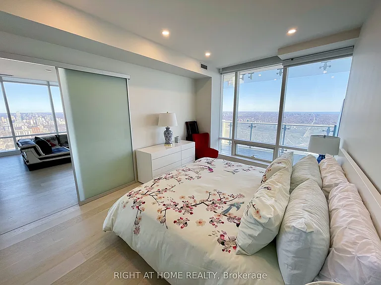 1 Bloor St E #7401 — Photo 5
