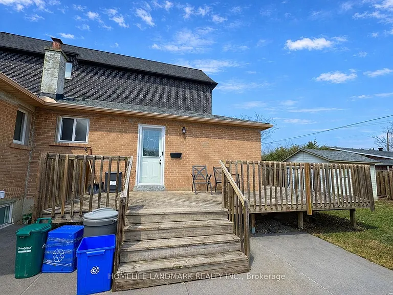 16 Cartier Cres #2 — Photo 1