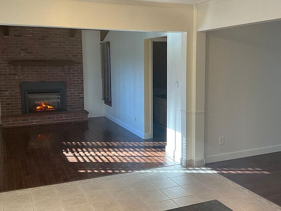 3rd image of 2160 Woodlawn Cir
