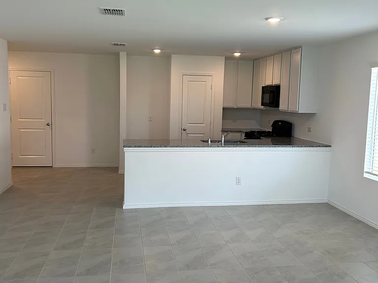 1264 Eclipse Ln — Photo 3