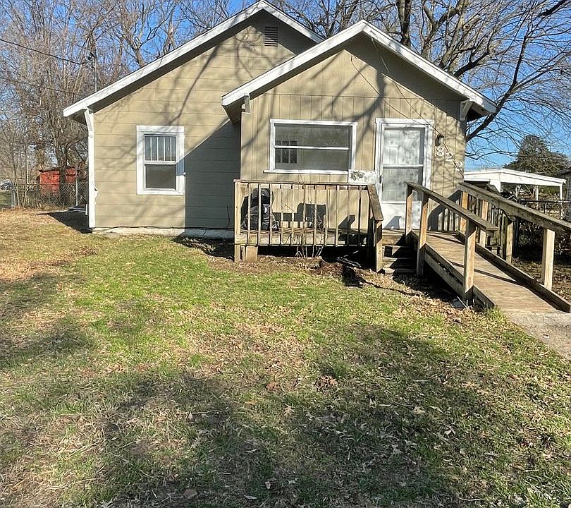 1st image of 822 N Marion Ave