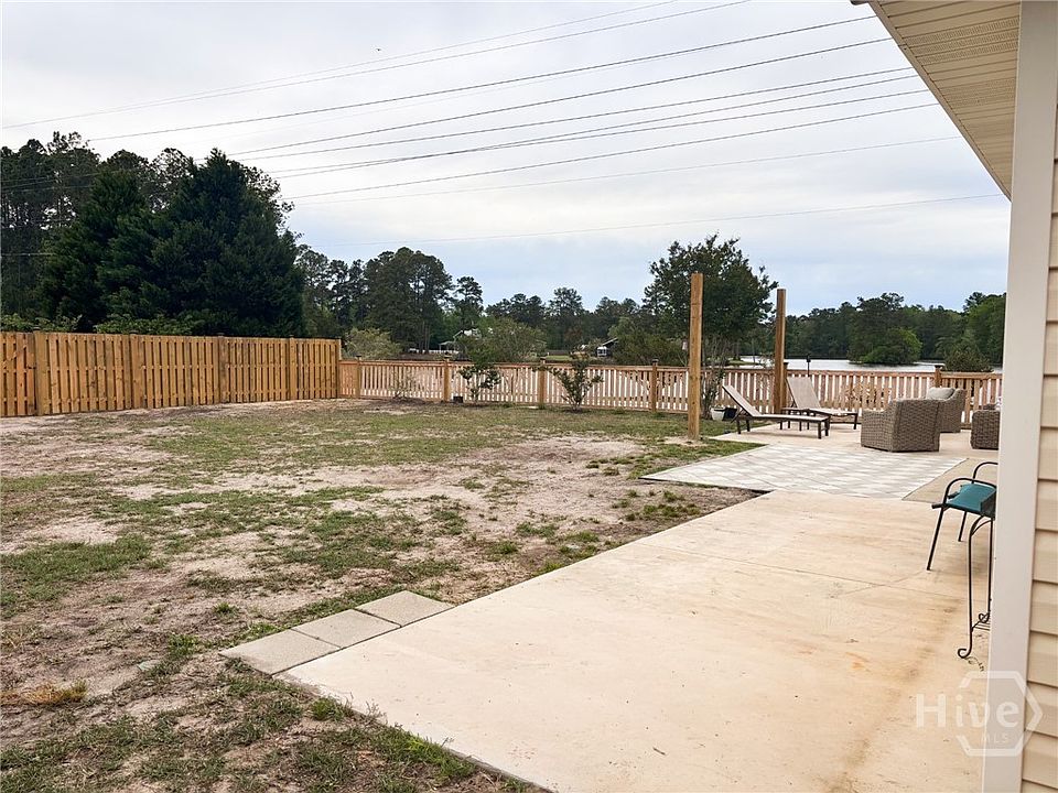 2nd image of 415 Gravel Way