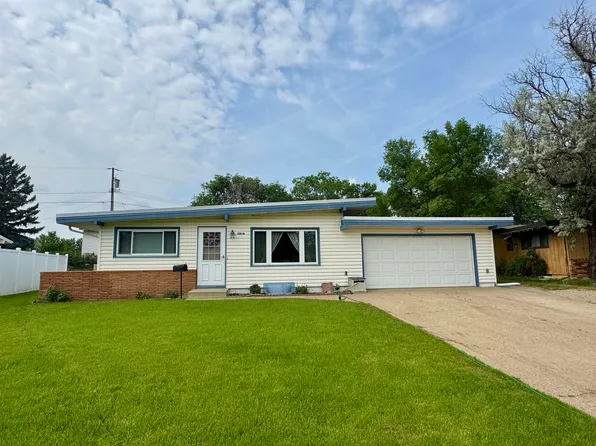 2816 1st Ave SW, Minot, ND 58701