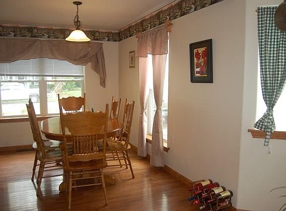 4th image of 232 Strathmore Pl