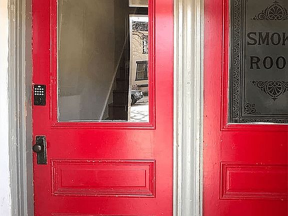 4th image of 14 S Davis Ave #A