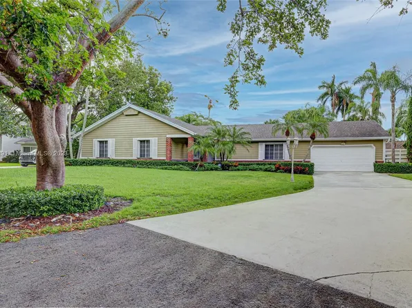 14843 SW 148th Street Cir, Miami, FL 33196