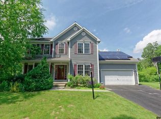 27 Schwaber Dr, Niskayuna, NY 12309