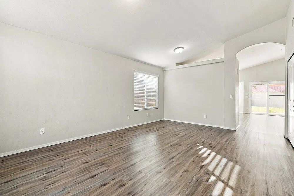 4 bed, 2.0 bath, 1642 sqft, $2,395 — Photo 4