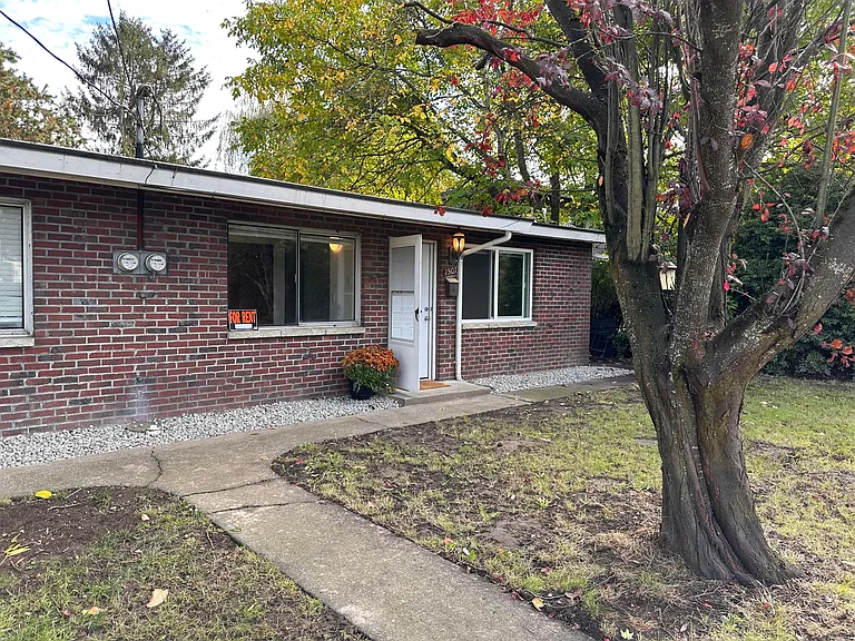 1507 Wood Ave E — Photo 4