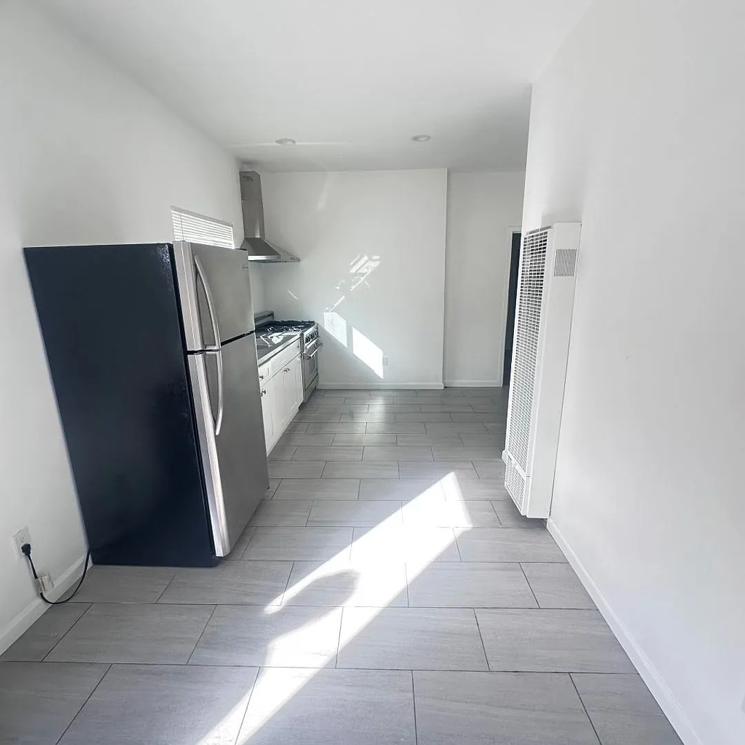 2 bed, 1.0 bath, $2,150 — Photo 2