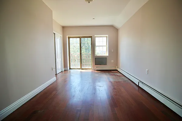 Rented by Hagstrom Management Inc | media 37