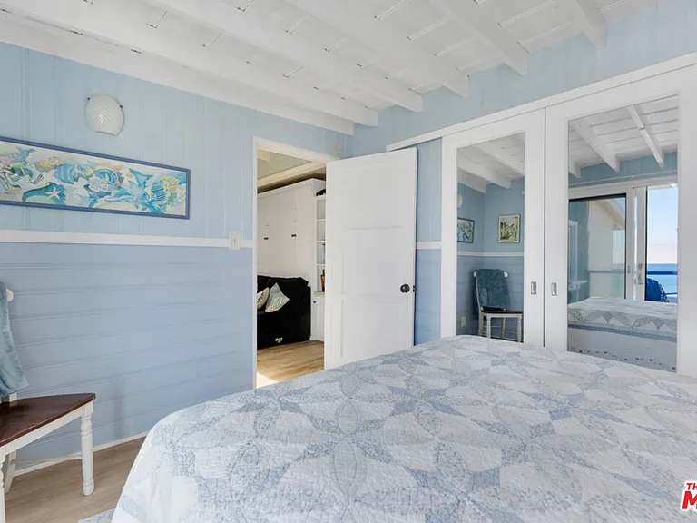 24528 Malibu Rd — Photo 38