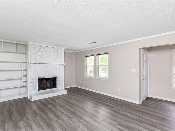 3rd image of 3470 Rockfort Dr