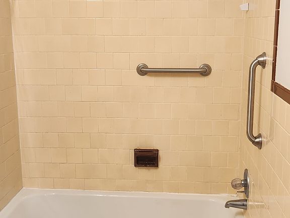2nd image of 6625 Glenwood St