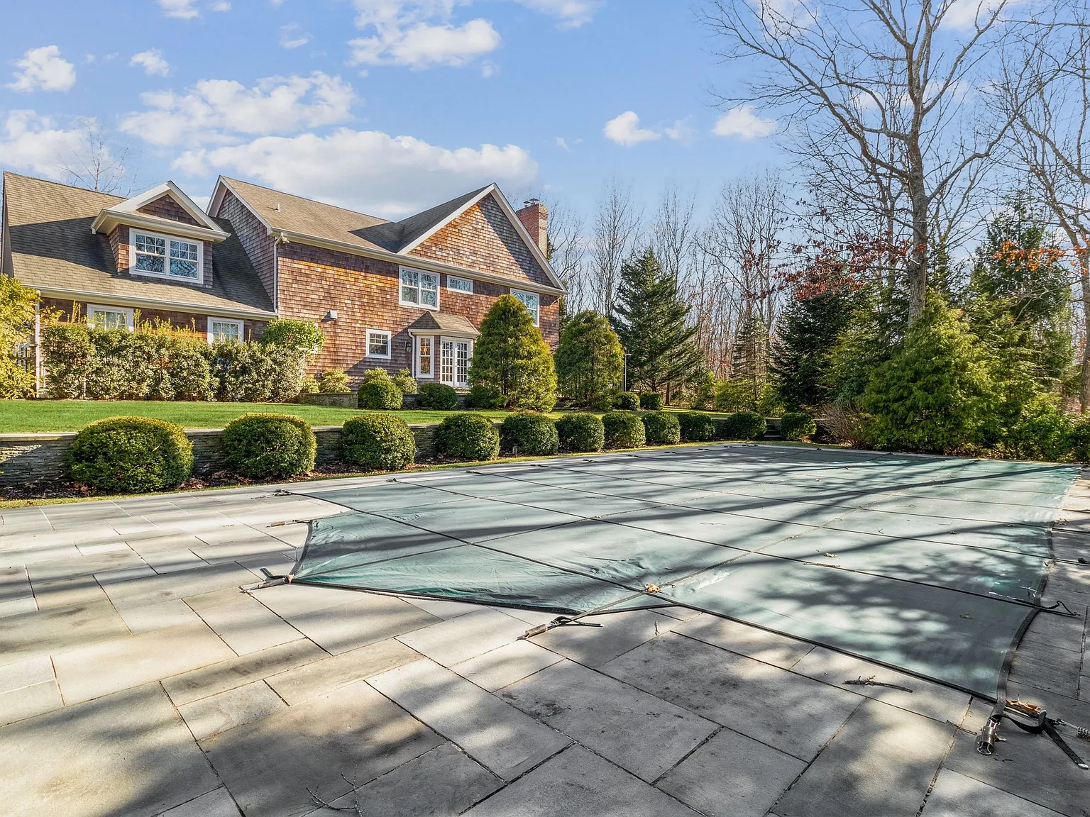 Pristine and Peaceful Traditional Southampton North — Photo 3
