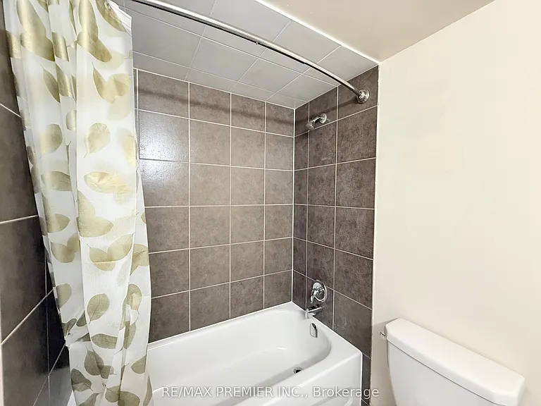 15 Kensington Rd #1011 — Photo 12