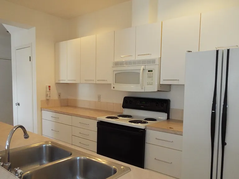 3275 Fuhrman Ave E #202 — Photo 10