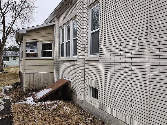 5th image of 900 Charles St
