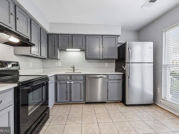 4th image of 2856 Burgundy Pl